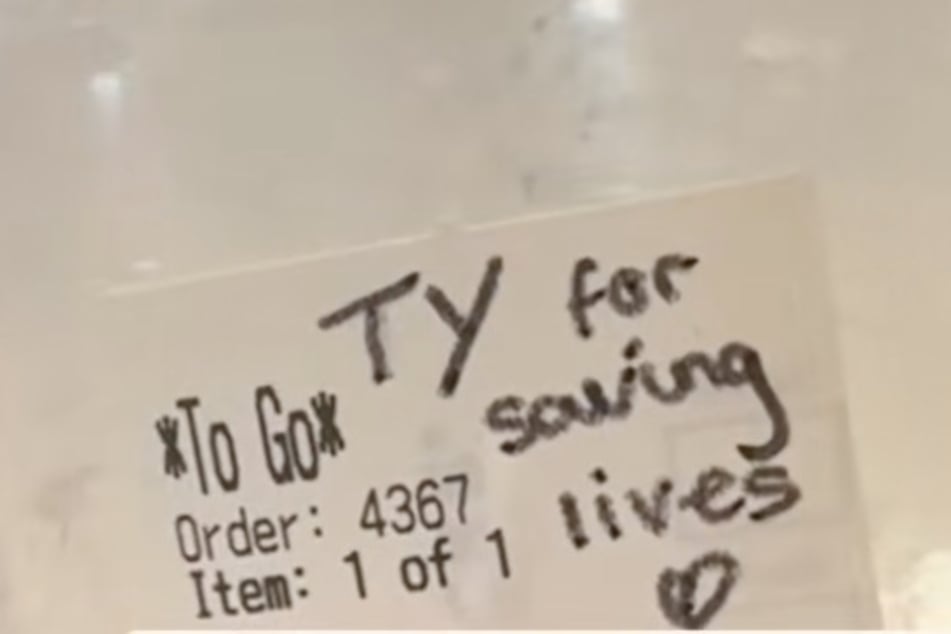 Con este mensaje, el empleado hizo reír a la joven.