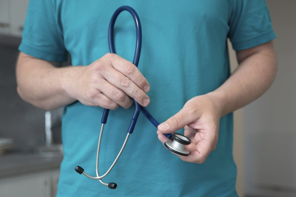 Mehr als 72.000 Patientendaten wurden bei dem Cyberangriff gestohlen. (Symbolbild)