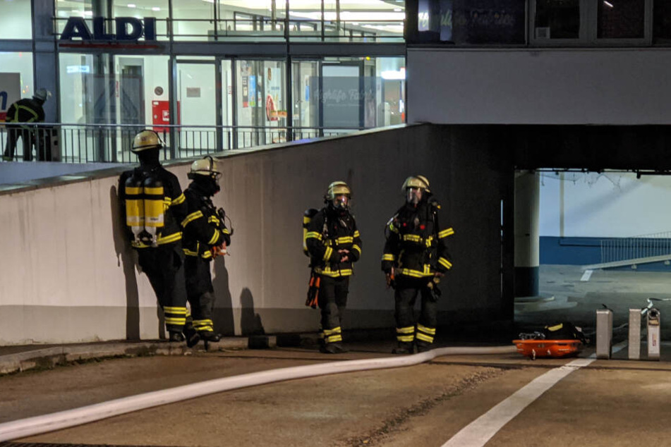 In dem Gebäude hatte es bereits am Montagabend gebrannt.