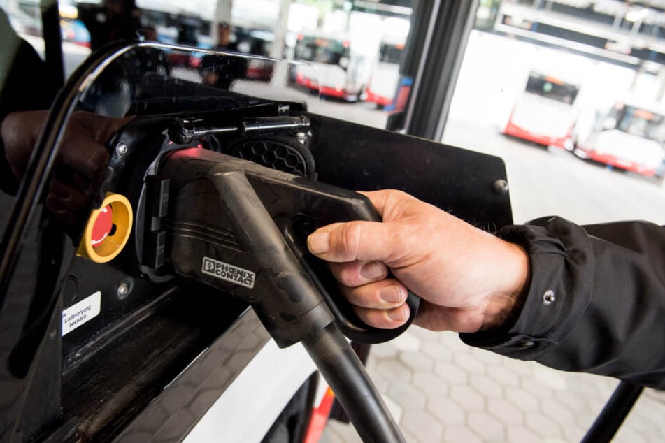 In Jena werden drei Busse in Zukunft nur noch aufgeladen, anstatt getankt.
