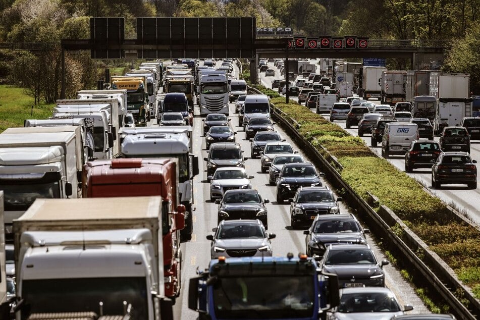 Im April 2025 stieg die Gesamtlänge der Staus zum gleichen Monat des Vorjahres um 26 Prozent auf 26.701 Kilometer. (Symbolbild)