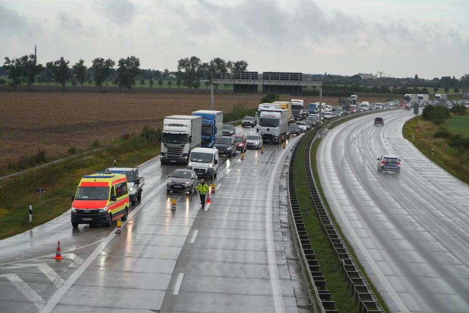 Der Verkehr musste zeitweise von der Autobahn abgeleitet werden.