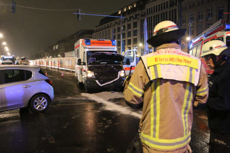 Die Straße "Unter den Linden" musste stellenweise bis bis etwa 23.35 Uhr gesperrt werden.