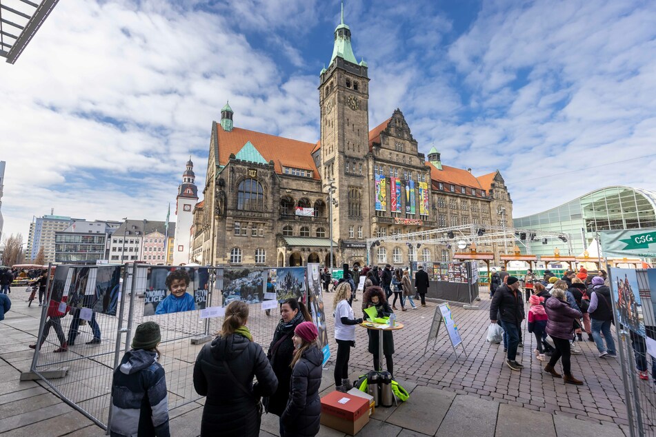 Gleichzeitig fand auf dem Chemnitzer Neumarkt der 21. Chemnitzer Friedenstag statt.