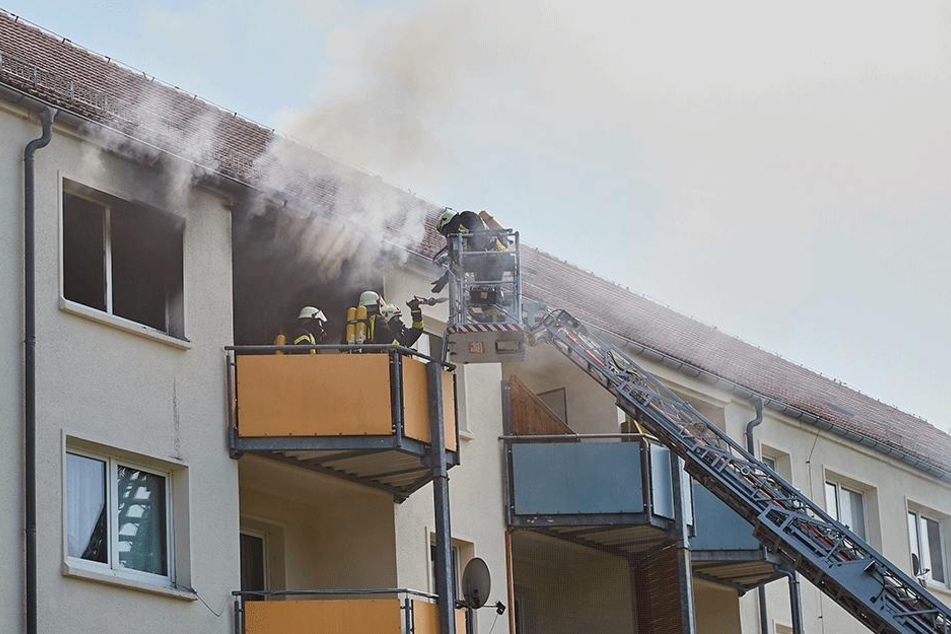 Die Kameraden der Feuerwehr im Einsatz.