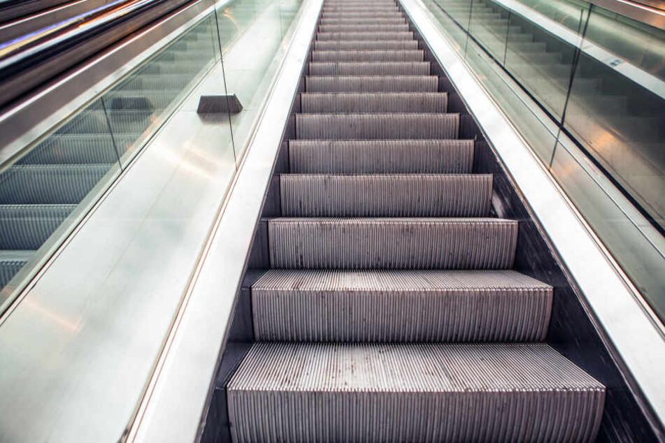 Auf Rolltreppen passieren immer wieder schlimme Unfälle. Ein kleiner Junge aus China musste das am eigenen Leib erfahren. (Symbolbild)