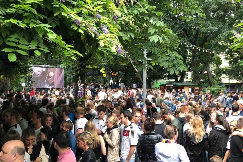 Public Viewing wird mangels weiterer Spiele der deutschen Nationalmannschaft von den Fans gestrichen.