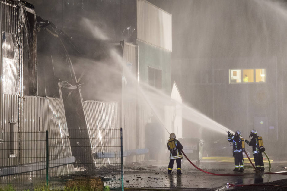 Wie es zu dem Feuer kommen konnte, ist bislang noch völlig unklar.