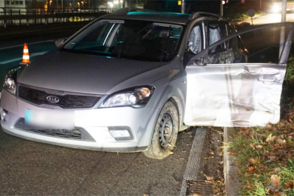 Der Fahrer dieses Kias hatte den Unfall ausgelöst.