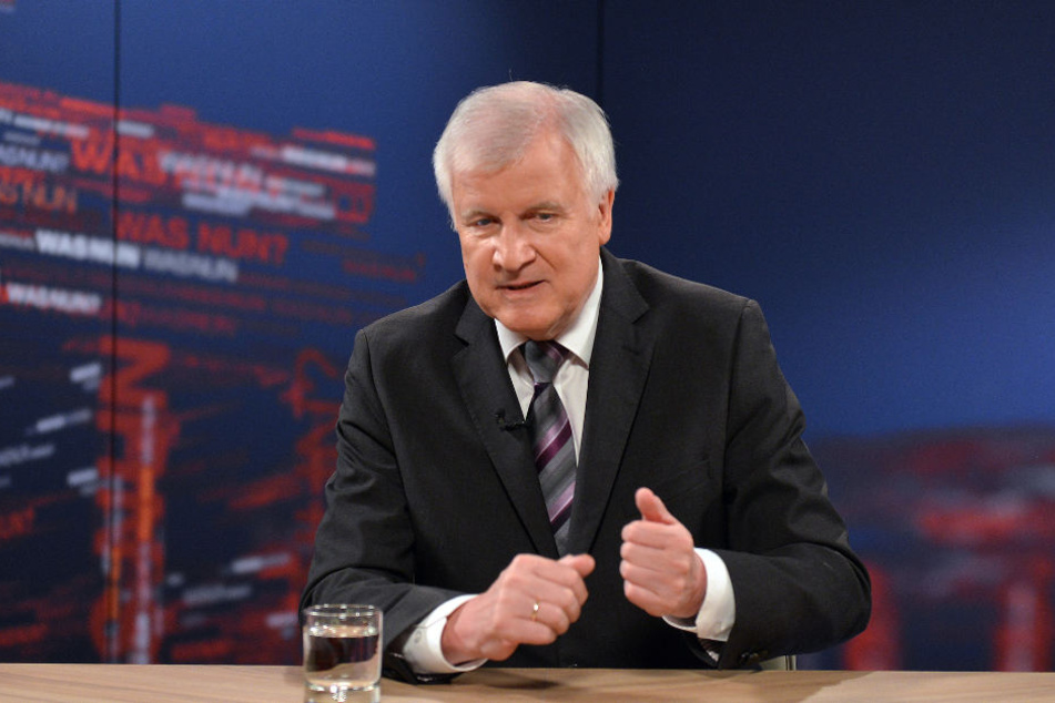 Horst Seehofer will die Niederlage bei der Bayernwahl erst nach den Koalitionsverhandlungen aufarbeiten.