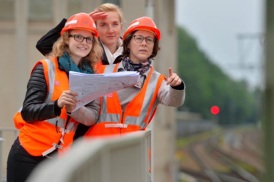 Durchstarten als Ingenieurin (m/w/d) oder in einem der anderen 500 Berufen: Das bietet die Deutsche Bahn.