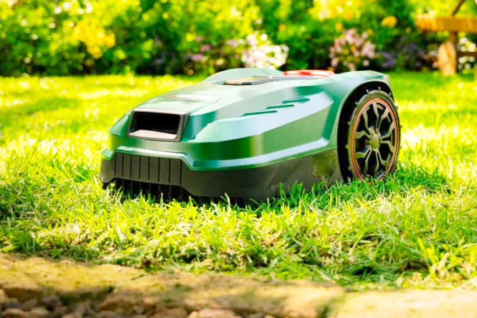 Lidl verkauft ab Dienstag (7.4.) diesen Mähroboter zum Hammerpreis