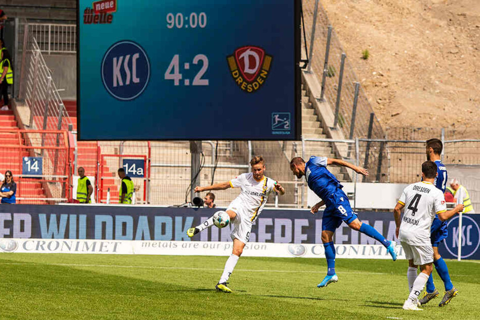 Lucas Röser (l.) hatte hier noch eine Chance - da war es aber schon zu spät.