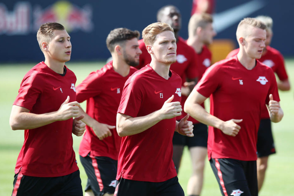 Marcel Halstenberg (M.) wird nicht im Kader für das Hannover-Spiel stehen.