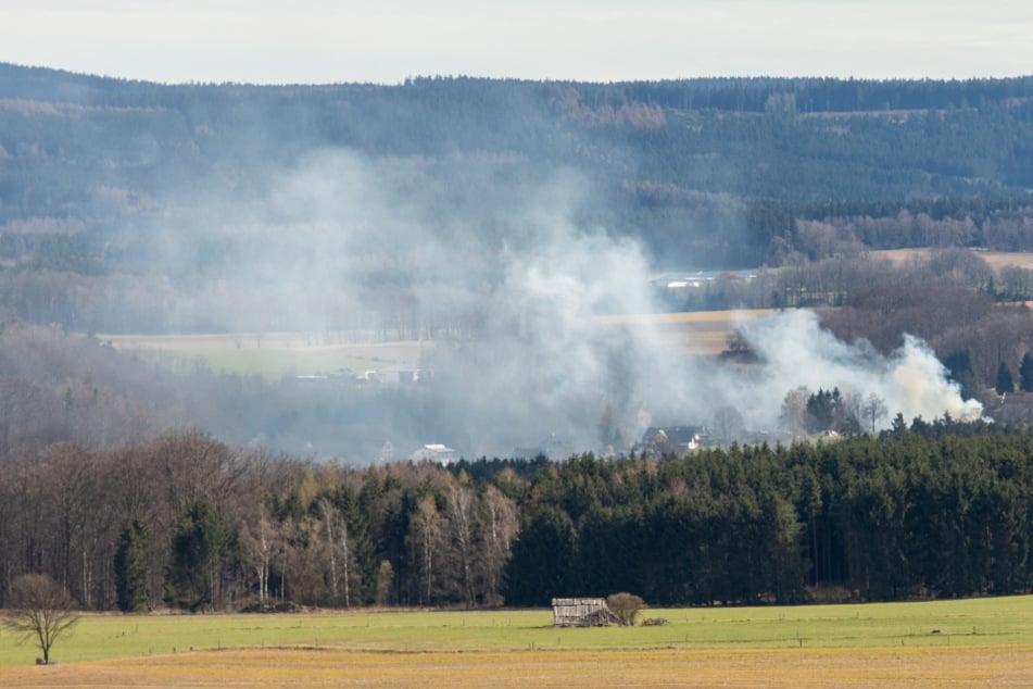 Rauchwolke über Landkreis Zwickau: Was brennt hier?