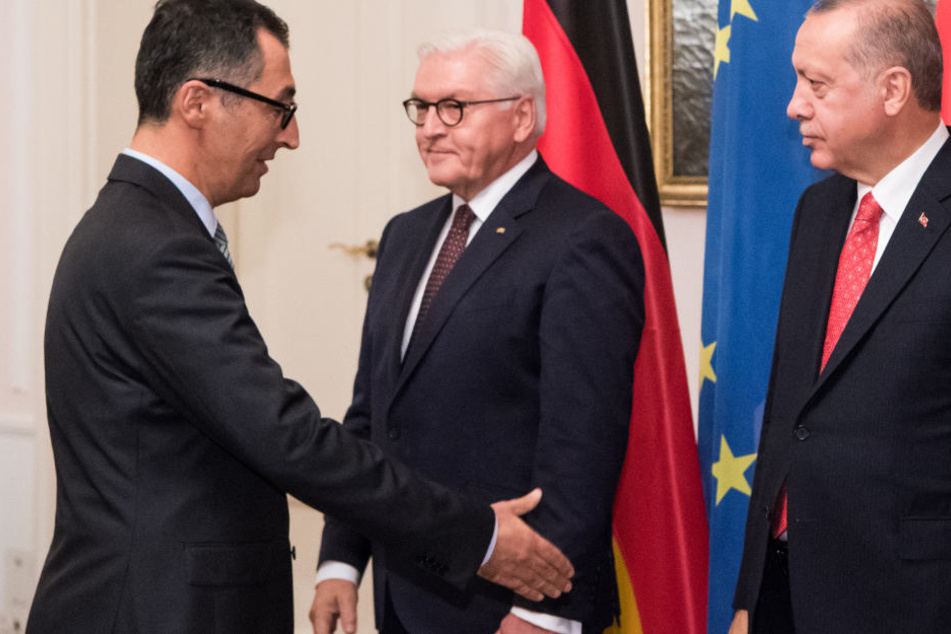 Eiskalter Handshake von Erdogan mit Grünen-Mann Özdemir