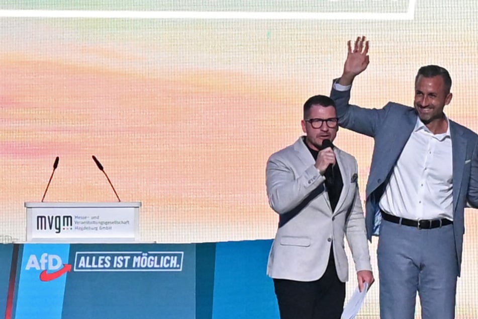 AfD-Spitzenkandidat Ulrich Siegmund (35, r.) gab sich beim Wahlkampf-Abschluss siegessicher.