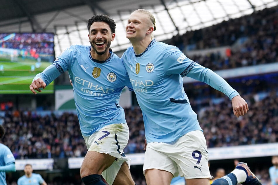 Im Winter wechselte Omar Marmoush (26, l.) für 75 Millionen Euro in die Premier League zum englischen Meister Manchester City.