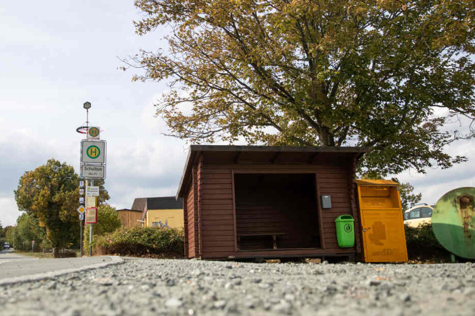 In der Poststraße steht heute diese Bushaltestelle. In der Straße soll Peggys Leiche übergeben worden sein.