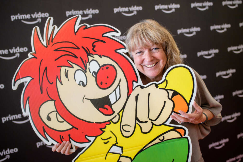 Uschi Bagnall, Tochter der Kinderbuchautorin und Pumuckl-Erfinderin Ellis Kaut, posiert auf einer Presseveranstaltung von Amazon Prime Video zur Ausstrahlung der restaurierten Kinderserie "Meister Eder und sein Pumuckl".