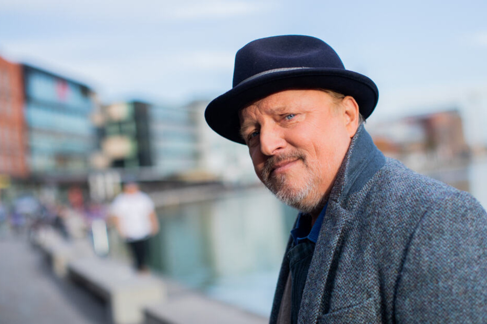 "Tatort"-Kommissar Axel Prahl spielt gemeinsam mit Vanessa im Film "Nur mit Dir zusammen".