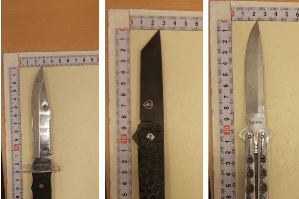 Bahnreisende in Angst: Jugendlicher hantiert plötzlich mit Riesen-Messer!
