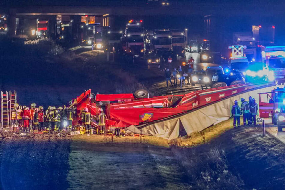 Der Lkw war nach dem Unfall völlig zerstört.