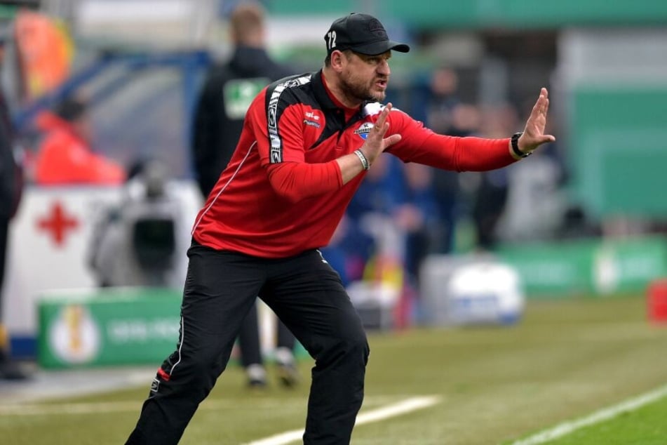 Trainer Steffen Baumgart gab am Spielfeldrand vollen Körpereinsatz.