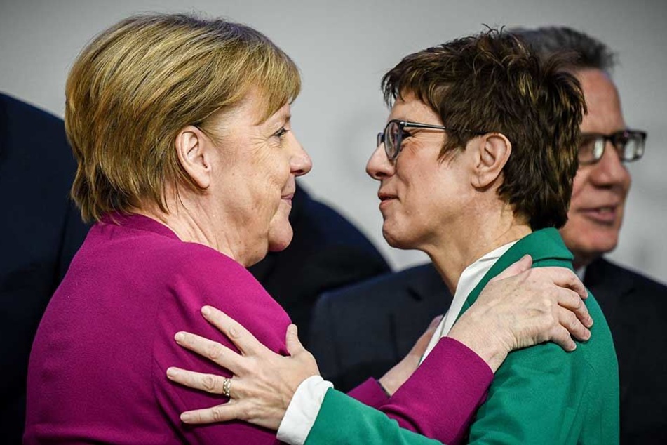 Annegret Kramp-Karrenbauer löste Angela Merkel als CDU-Vorsitzende ab, wie lange kann sich Merkel jetzt noch als Bundeskanzlerin halten?