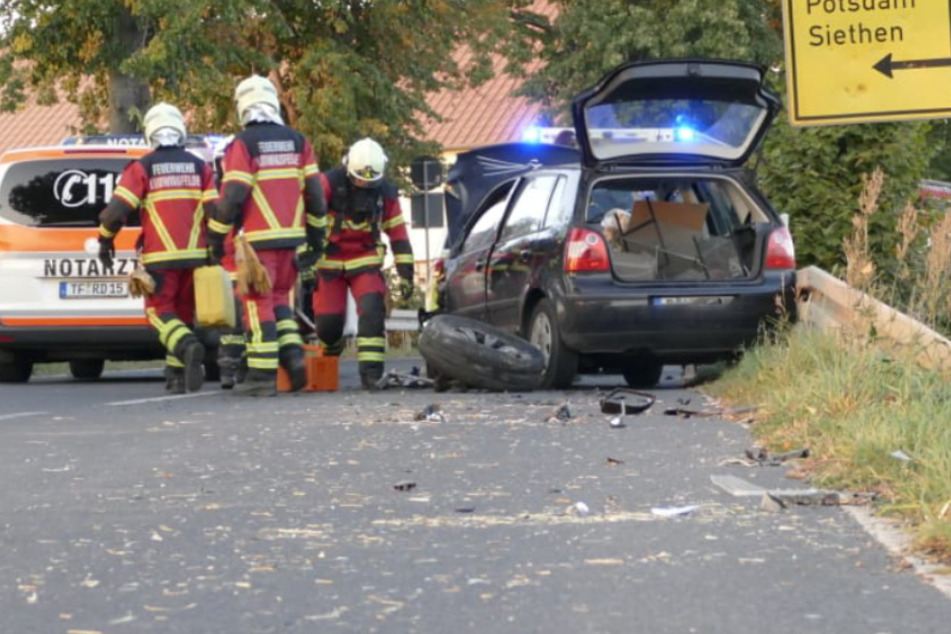 Rettungskräfte an der Unfallstelle.