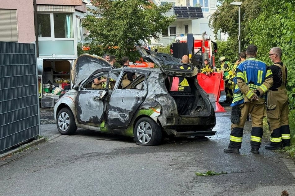 Das stark beschädigte Auto musste abgeschleppt werden.