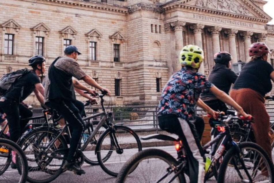Leipzig: Achtung Autofahrer! Hunderte Radler sorgen am Freitagabend für Straßensperrungen in Leipzig