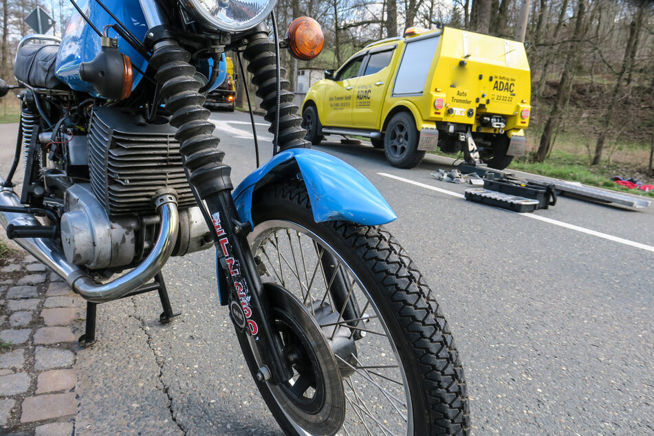 Nach schwerem Unfall in Hartenstein: Motorradfahrer stirbt