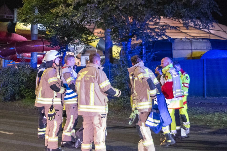 Insgesamt 55 Kräfte von Feuerwehr und Rettungsdienst waren am Mittwochabend am "Aqualand" im Einsatz.