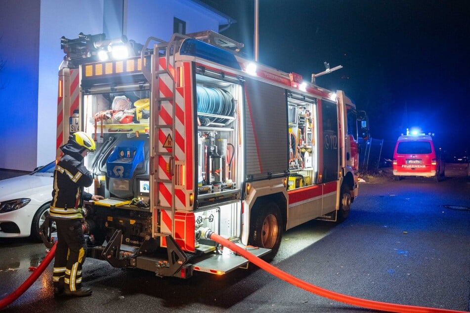 Nur 20 Minuten später ging ein Carport in Mölkau in Flammen auf.