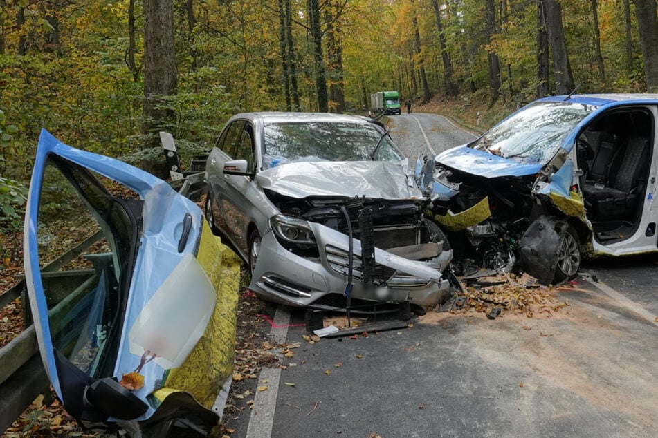 Drei Personen verletzt: Heftig-Crash bei Tharandt