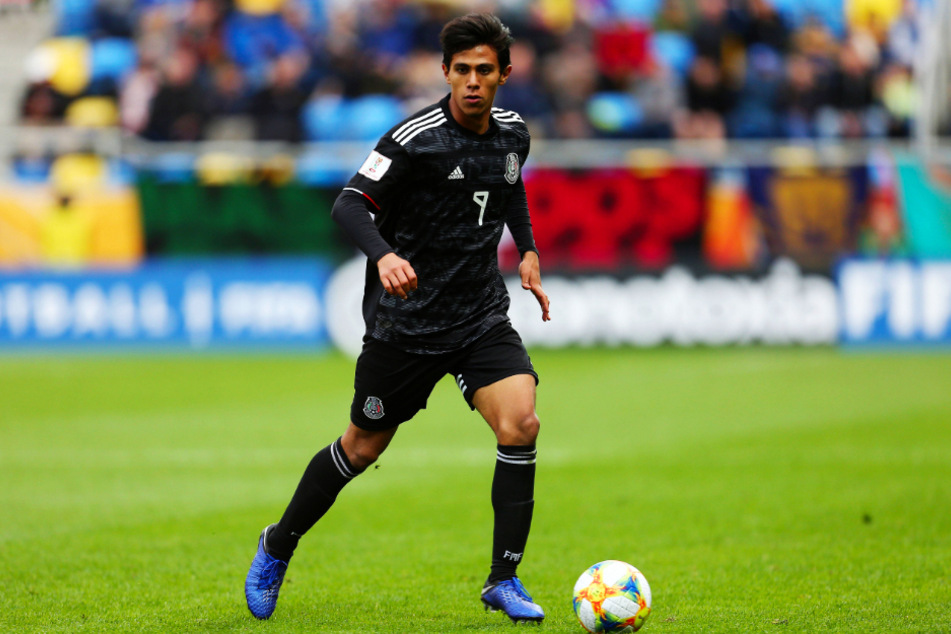 Jose Juan Macias (20) gibt sich hinsichtlich eines Wechsels zum BVB bedeckt. Die Bundesliga hat er jedoch intensiv beobachtet.