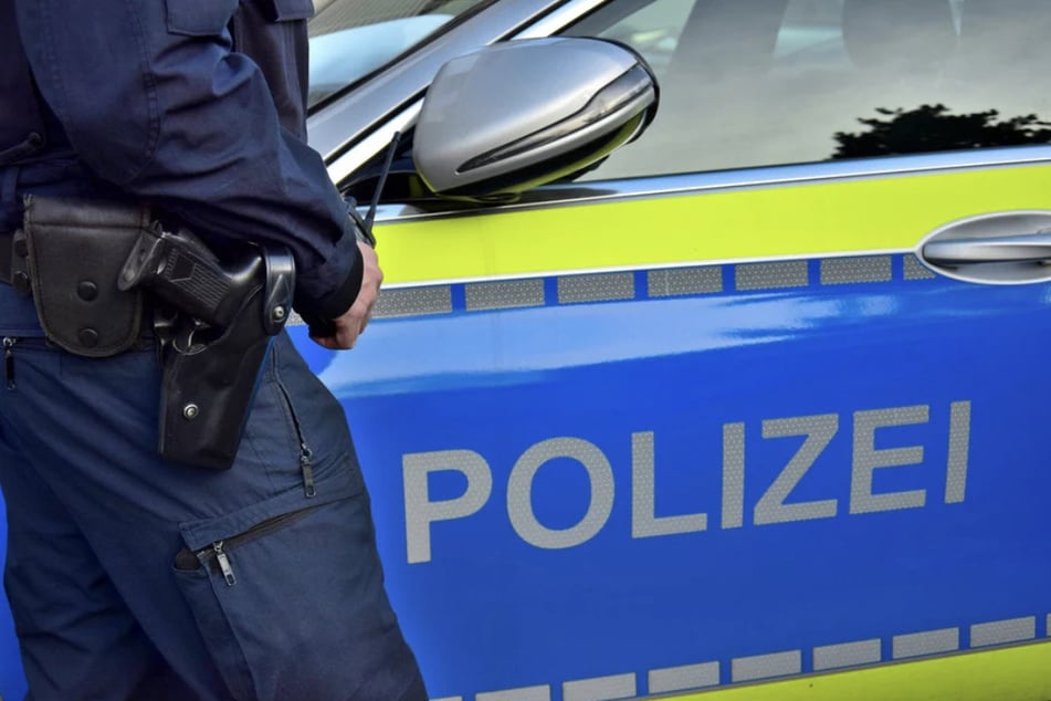 Der Mann gab sich fälschlicherweise als Polizist aus. (Symbolfoto)