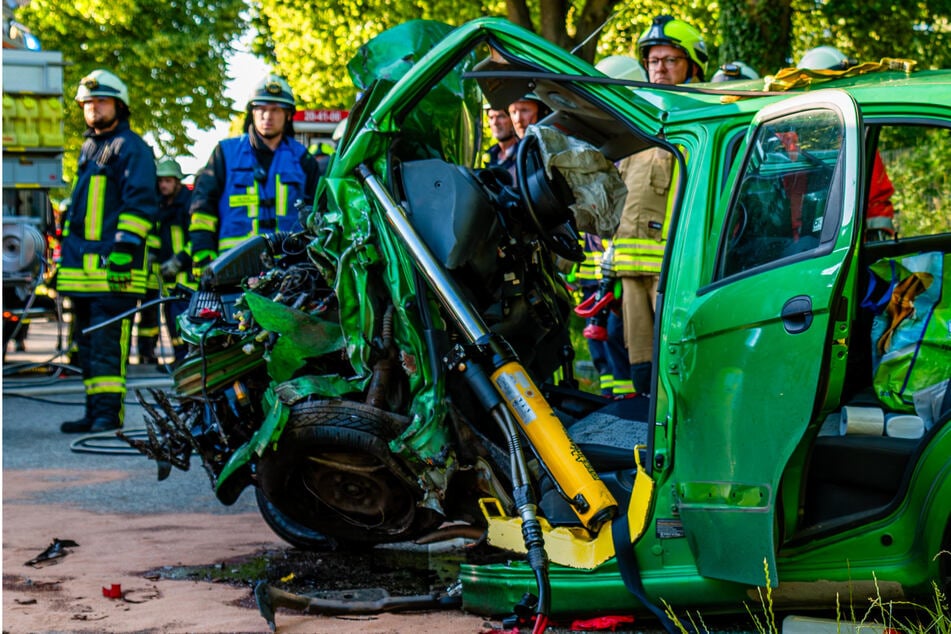 Schlimmer Unfall: Mutter stirbt offenbar vor den Augen ihres Sohnes