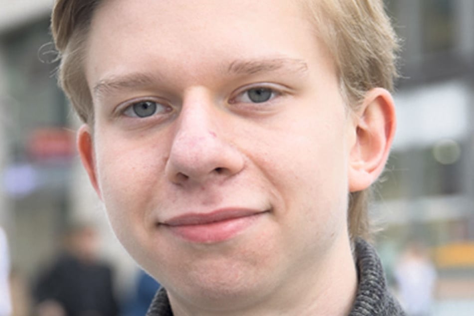 Alexander Kondrashin (19), Abiturient aus Radeberg, darf nicht wählen, weil er gerade auf die deutsche Staatsbürgerschaft wartet. Doch: „Ich würde Die Partei oder die SPD wählen. Bei der Partei wird auf Wichtiges mit Satire hingewiesen, das finde ich gut.