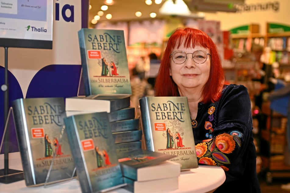 Erfolgsautorin Sabine Ebert geht offline, damit sie sich voll und ganz ihrem neuen Roman widmen kann. (Archivfoto)