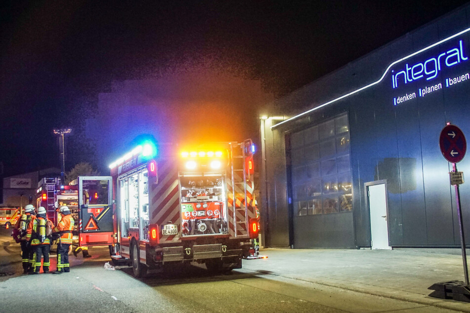 In dieser Lagerhalle kommt es zum Brand.