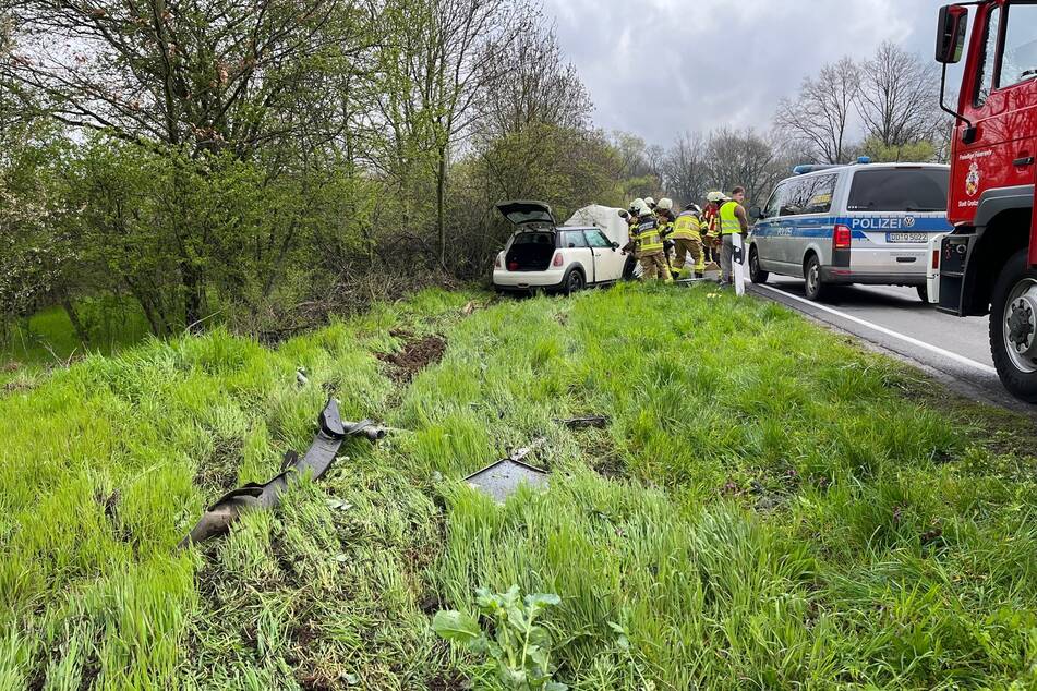 Mini Cooper im Landkreis Leipzig auf Abwegen: Fahrer verletzt