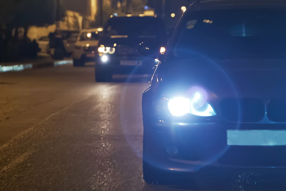 Die Täter bauten bei dem BMW die Scheinwerfer aus, das Lenkrad und das Navi. (Symbolbild)