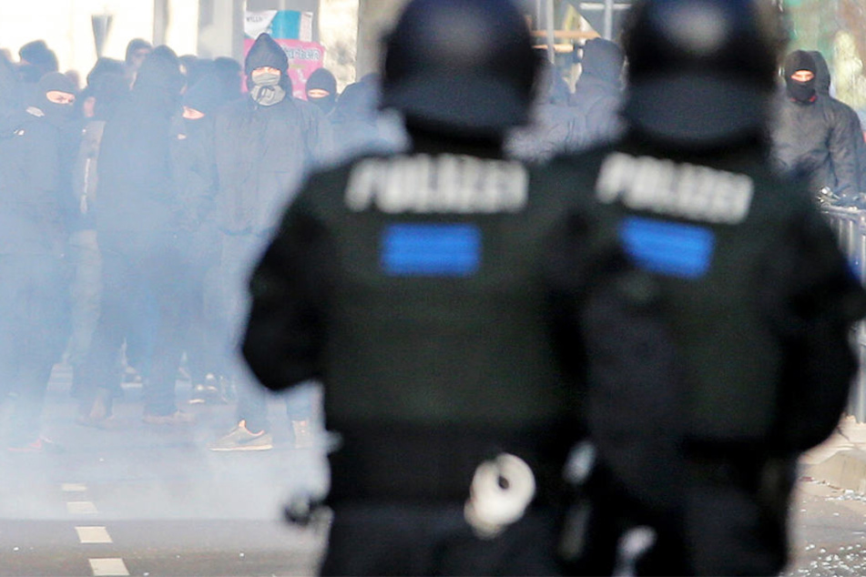 Bei Demonstrationen in der Leipziger Innenstadt war es in den letzten Jahren verstärkt zu Ausschreitungen zwischen Polizei und linken Demonstranten gekommen. (Symbolbild)