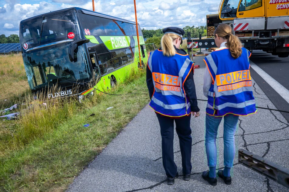 Auf der A19 verunglückte am vergangenen Freitag ein Flixbus.