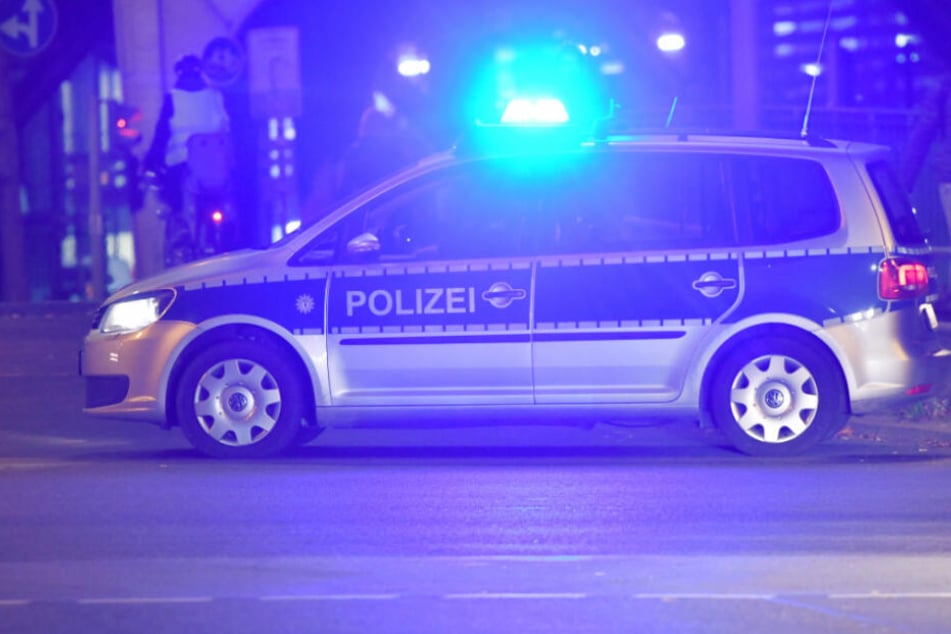 Die drei Zeugen hielten den Täter bis zum Eintreffen der Polizei fest (Symbolfoto).