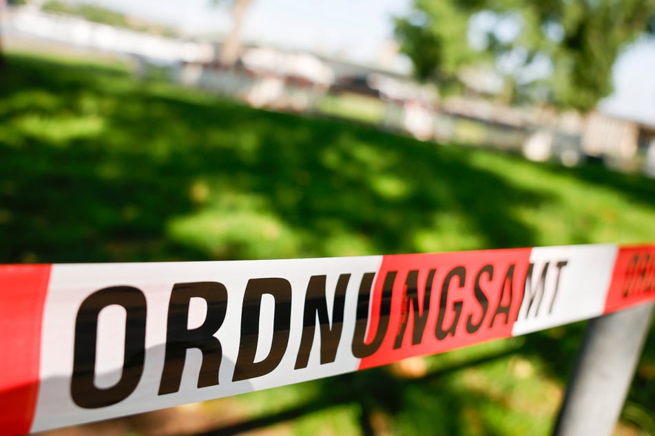 Das Kölner Ordnungsamt wird am Donnerstagmorgen zahlreiche Straßen und Wege rund um die Fundstelle absperren.
