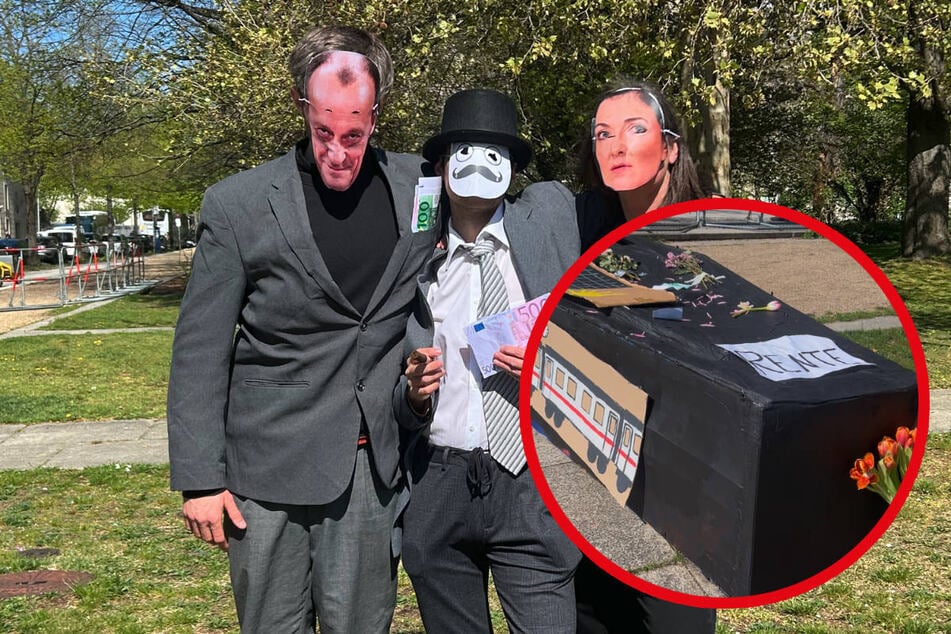 Sarg vor Ministerium! "Neue Generation" schockt mit Protest-Show