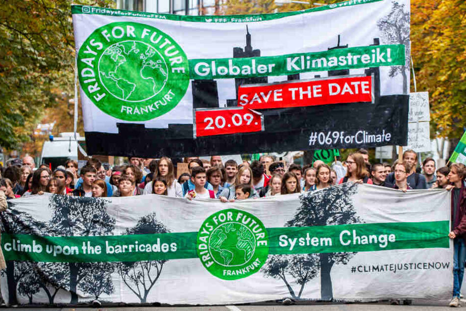 Schon am Freitag demonstrierten Schülerinnen und Schüler der Fridays for Future-Bewegung in Frankfurt.